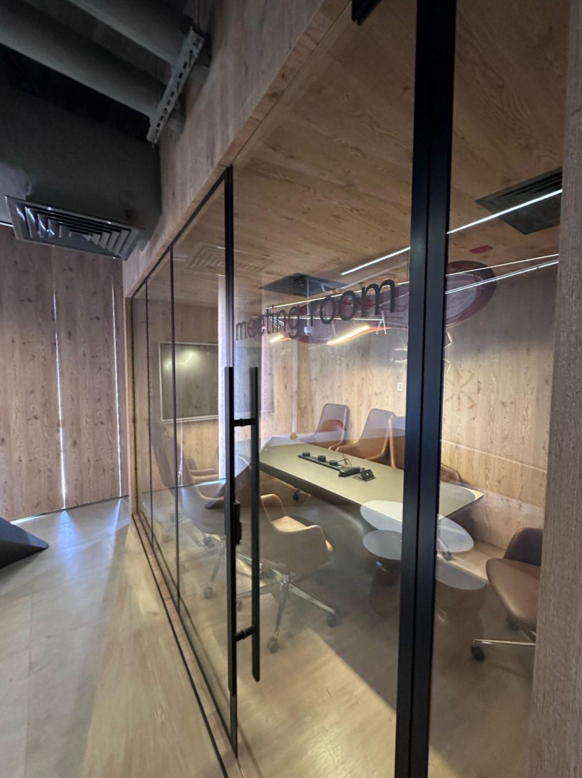 Luxurious Fully Furnished Administrative Office for Rent