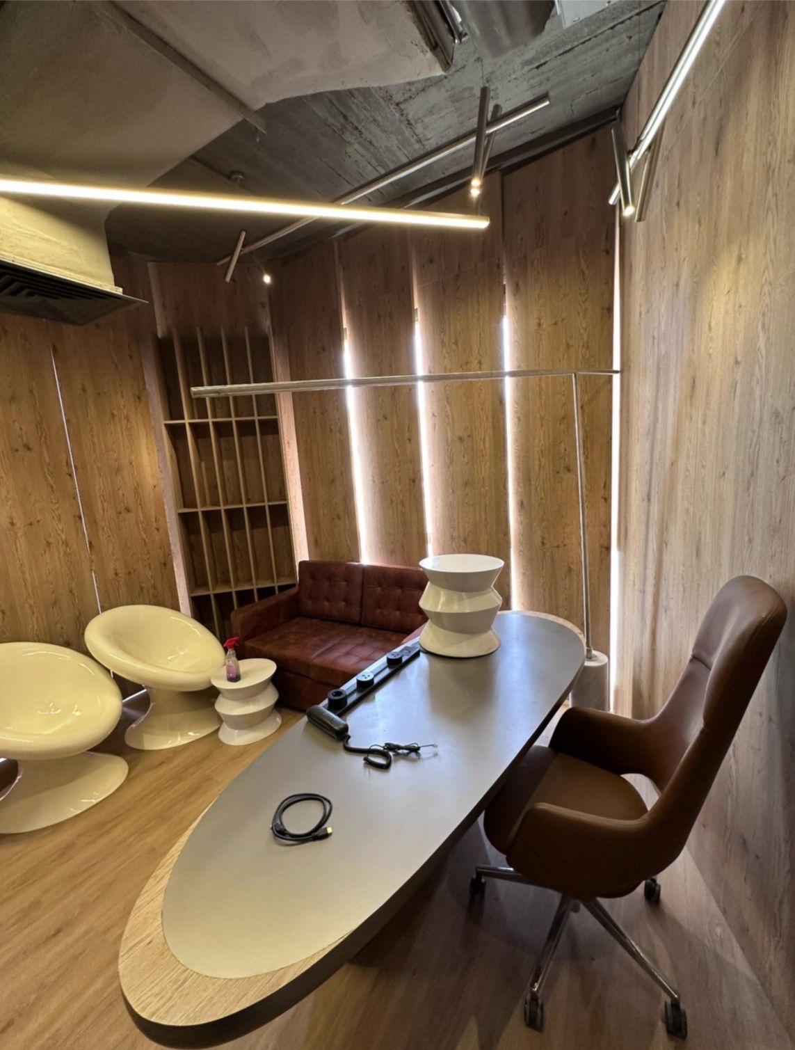Luxurious Fully Furnished Administrative Office for Rent